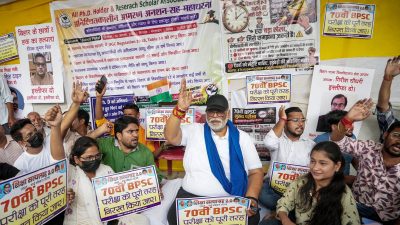 Job aspirants' hunger strike enters day 14 in Bihar, MP Pappu Yadav joins stir