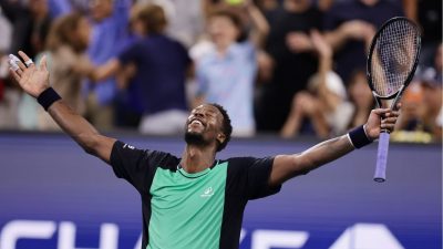 Monfils celebrates 40th birthday with a win at the US Open
