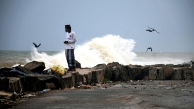 INCOIS issues red alert for Keralam coast over Kallakkadal
